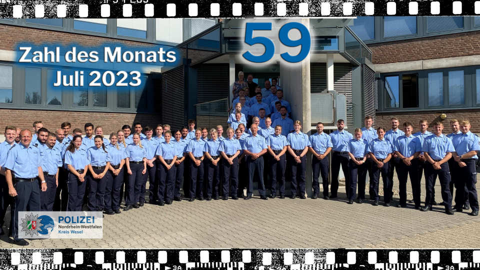 Eine Personengruppe mit 59 neuen Anwärtern der Polizei NRW, die ihren fachpraktischen Teil in der Polizeibehörde Wesel versieht.